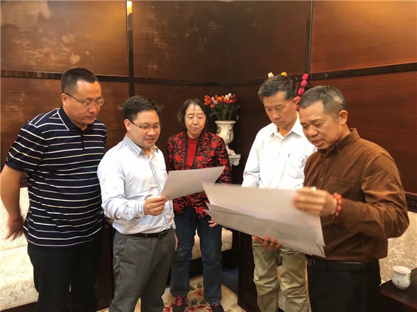 岳主任陪同全国工商联领导在江西调研