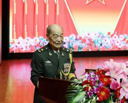 96岁工程院院士黎介寿已退休，获授胜利功勋荣誉章