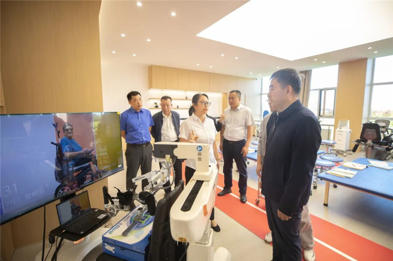 聚焦产教融合 共绘育人蓝图 | 全国工商联人才中心李树林主任一行莅临我校调研指导